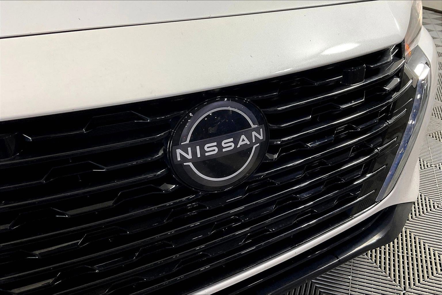 Used 2024 Nissan Sentra SV w/ SV Premium Package FWD image 33