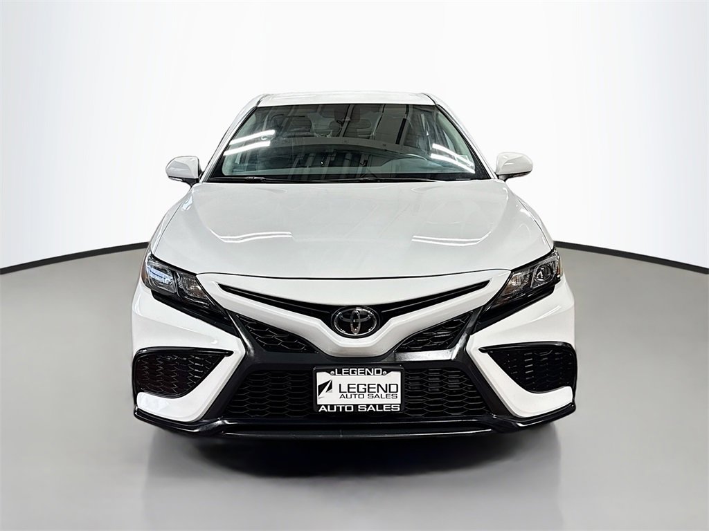 Used 2024 Toyota Camry SE image 2