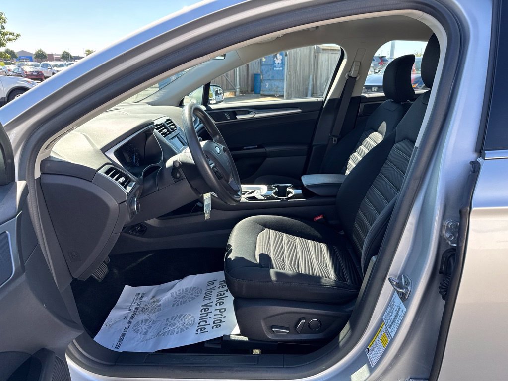 Used 2016 Ford Fusion SE FWD image 30