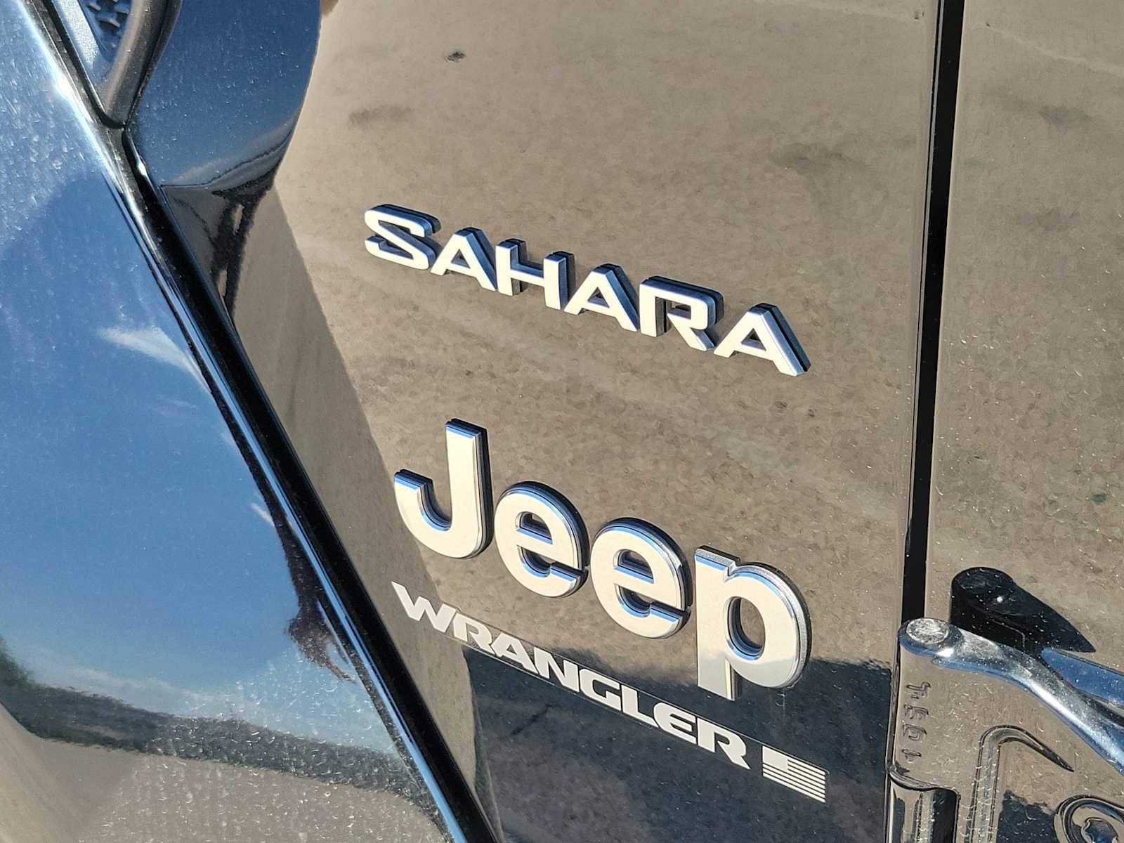 Used 2023 Jeep Wrangler Unlimited Sahara w/ Cold Weather Group AWD/4WD image 11