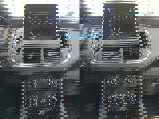 Used 2022 Chevrolet Suburban Z71 w/ Luxury Package AWD/4WD image 23