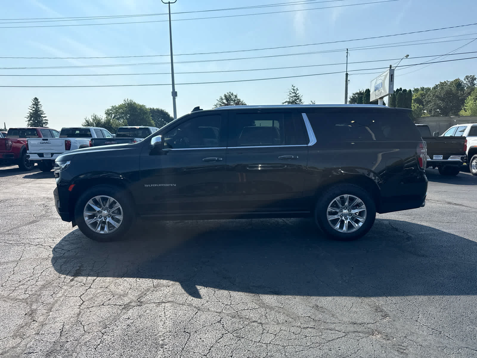 Used 2022 Chevrolet Suburban Premier AWD/4WD image 2