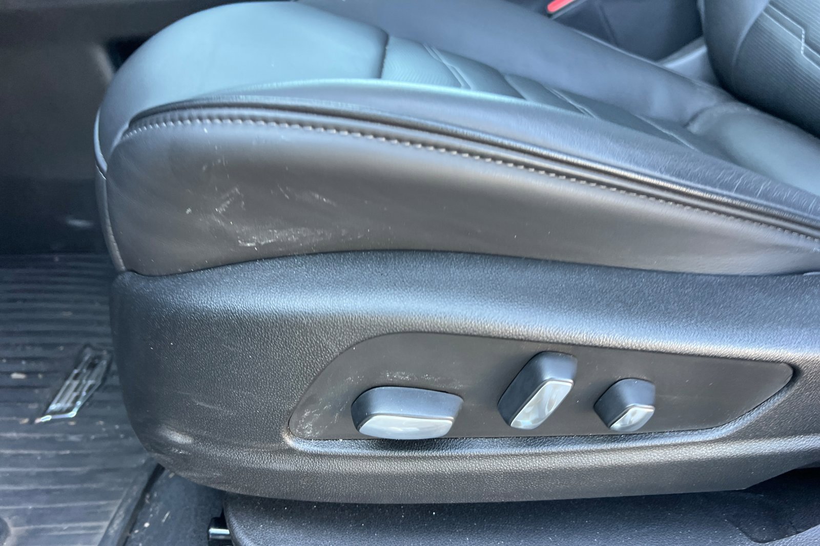 Certified 2024 Cadillac XT6 Sport w/ Platinum Package image 13