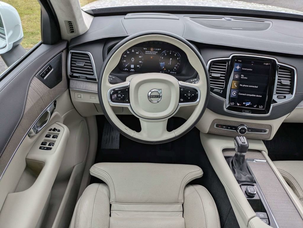 Used 2022 Volvo XC90 T6 Inscription w/ Lounge Package AWD/4WD image 18