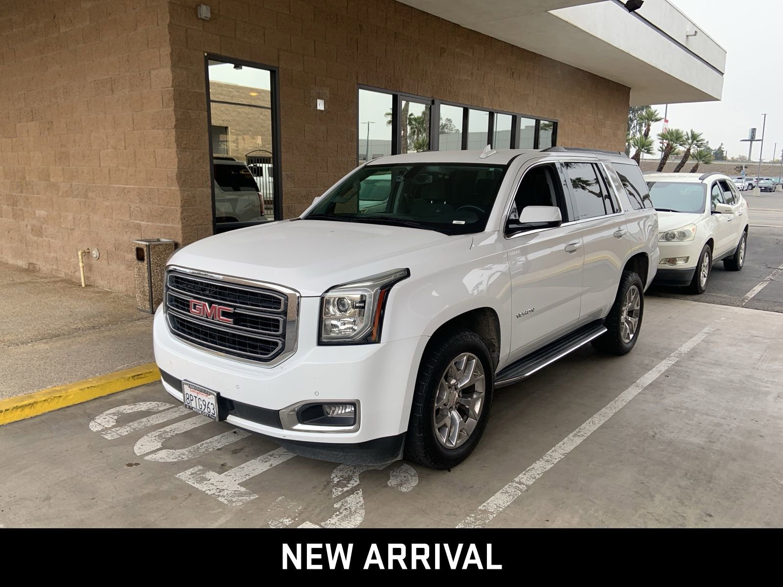 Certified 2020 GMC Yukon SLE w/ SLE Value Package image 1
