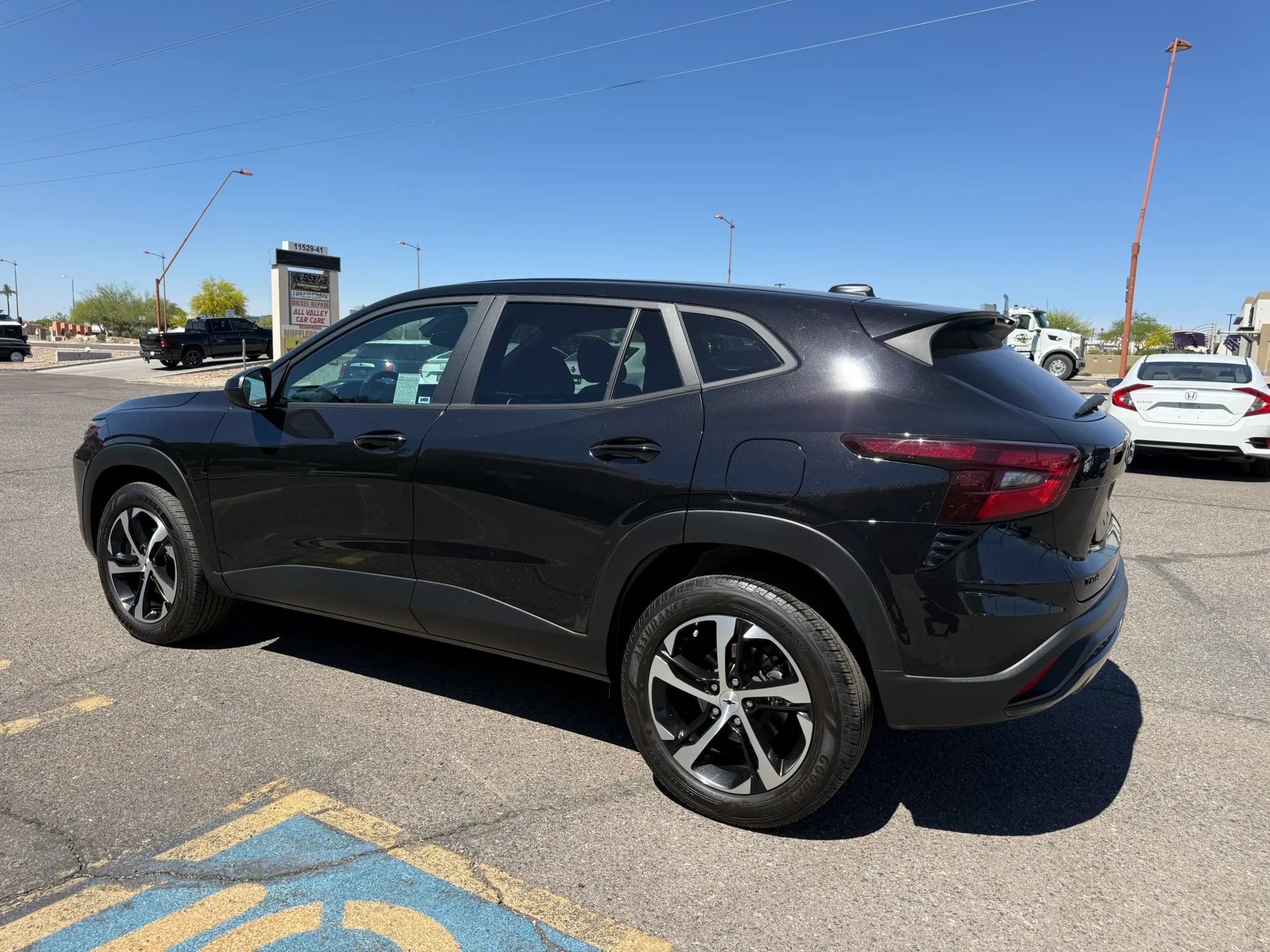 Used 2024 Chevrolet Trax RS FWD image 7