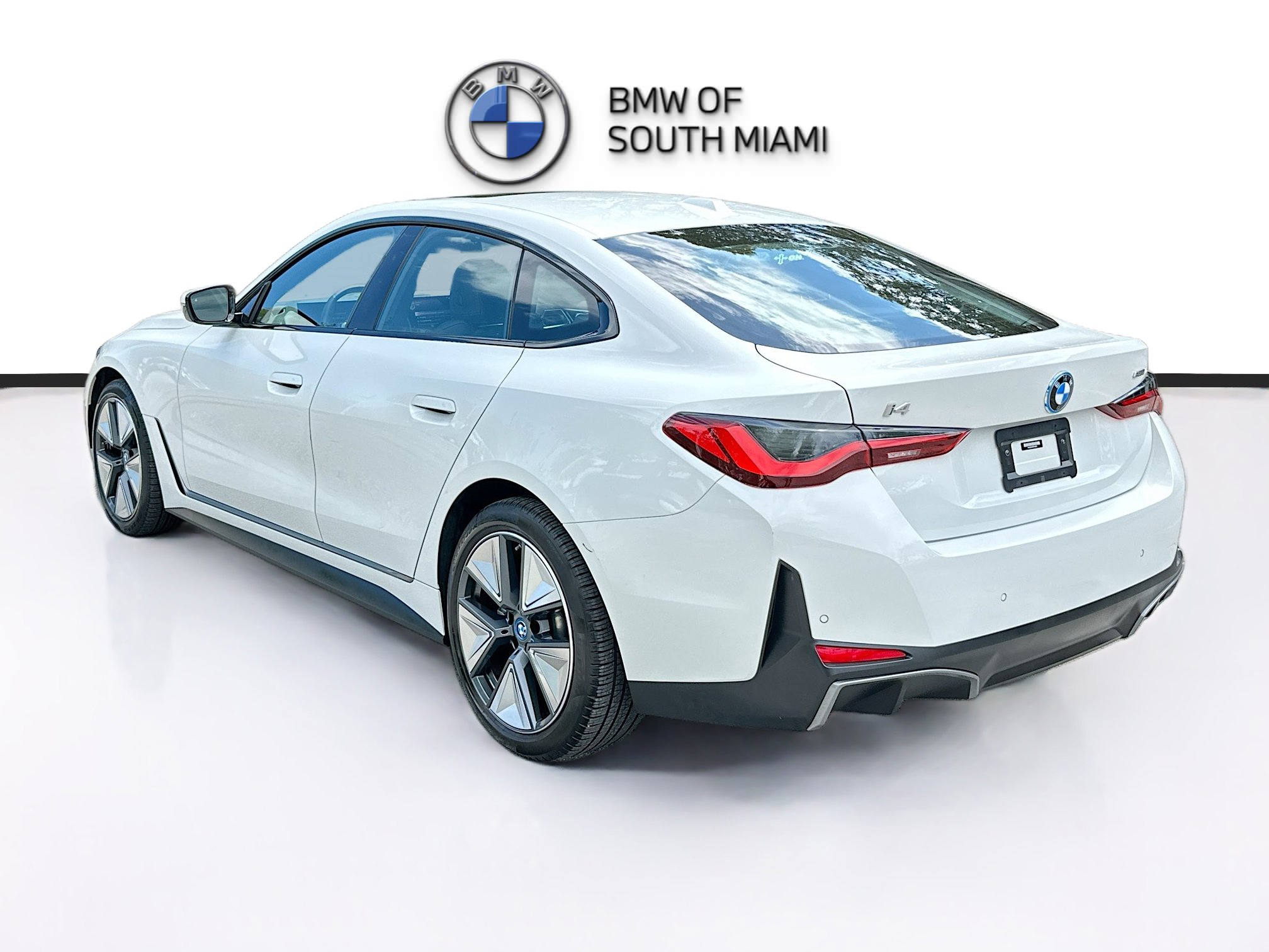 Used 2023 BMW i4 eDrive35 image 5