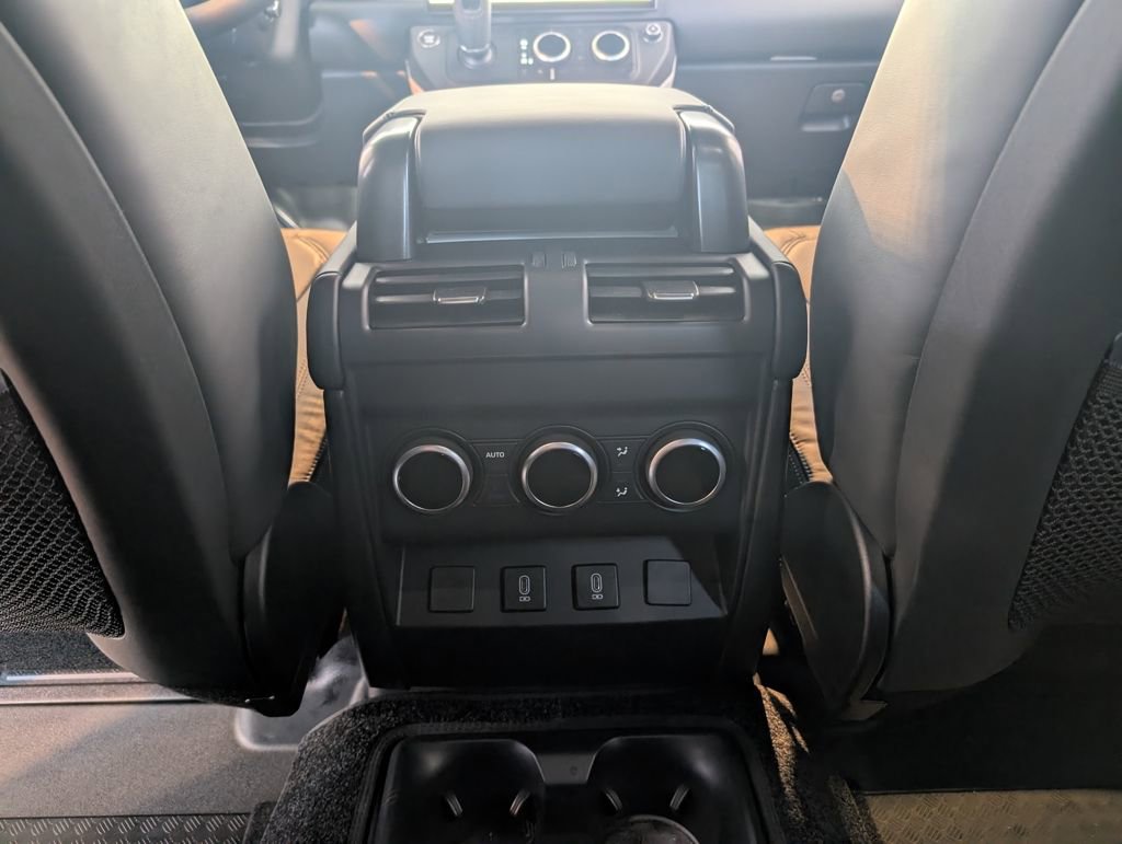 New 2026 Land Rover Defender 130 X-Dynamic SE image 25