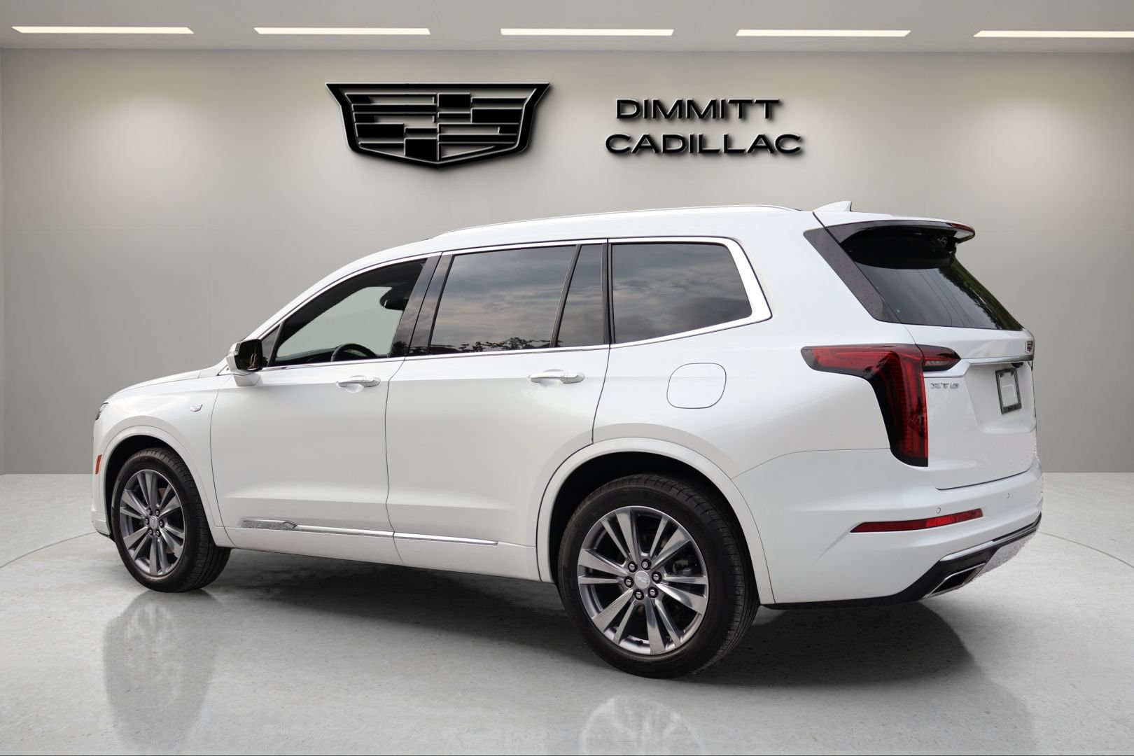 Certified 2024 Cadillac XT6 Premium Luxury FWD image 7