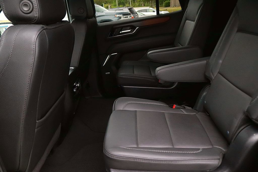 Used 2025 GMC Yukon Denali AWD/4WD image 16