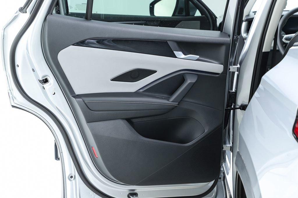 New 2026 Volkswagen Tiguan SE image 56