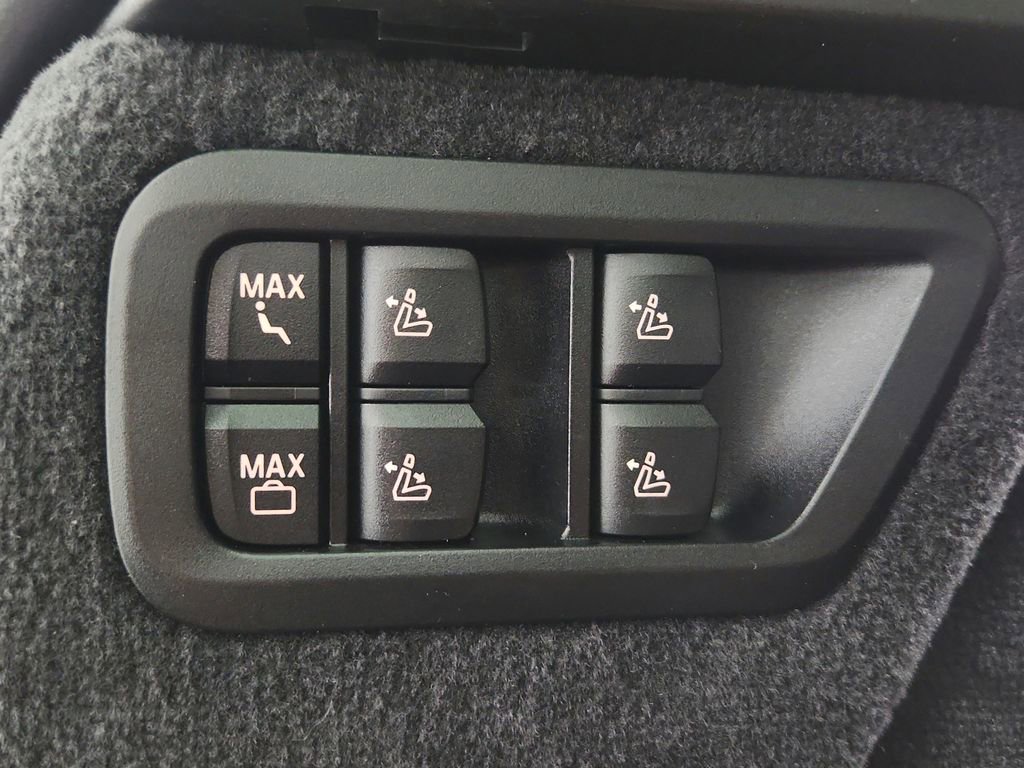 Used 2019 BMW X7 xDrive40i w/ Luxury Seating Package image 46