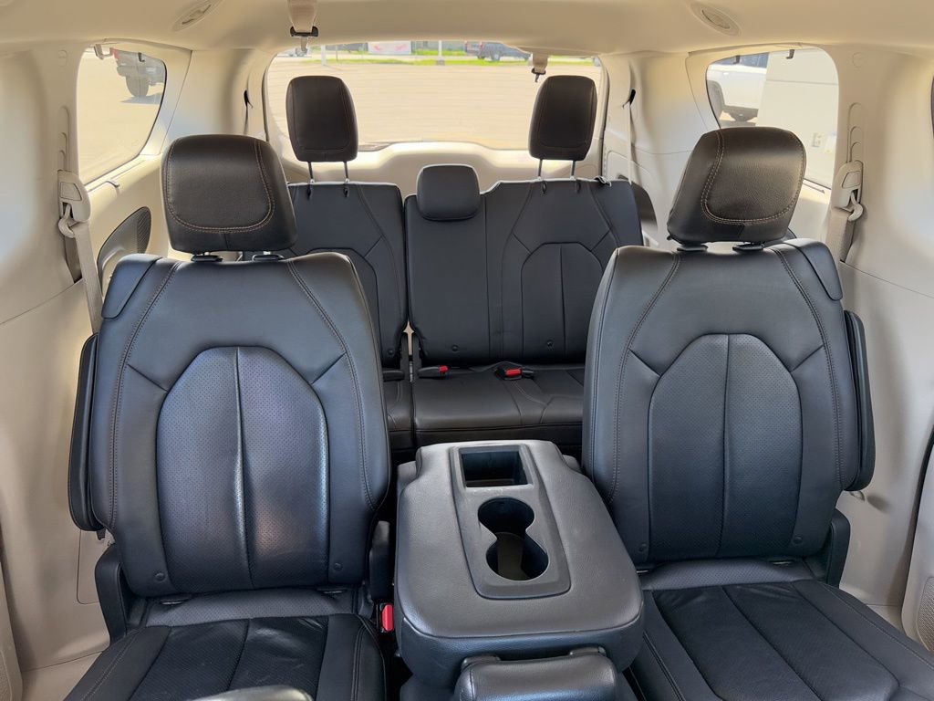 Used 2017 Chrysler Pacifica Touring-L Plus w/ Tire & Wheel Group image 42