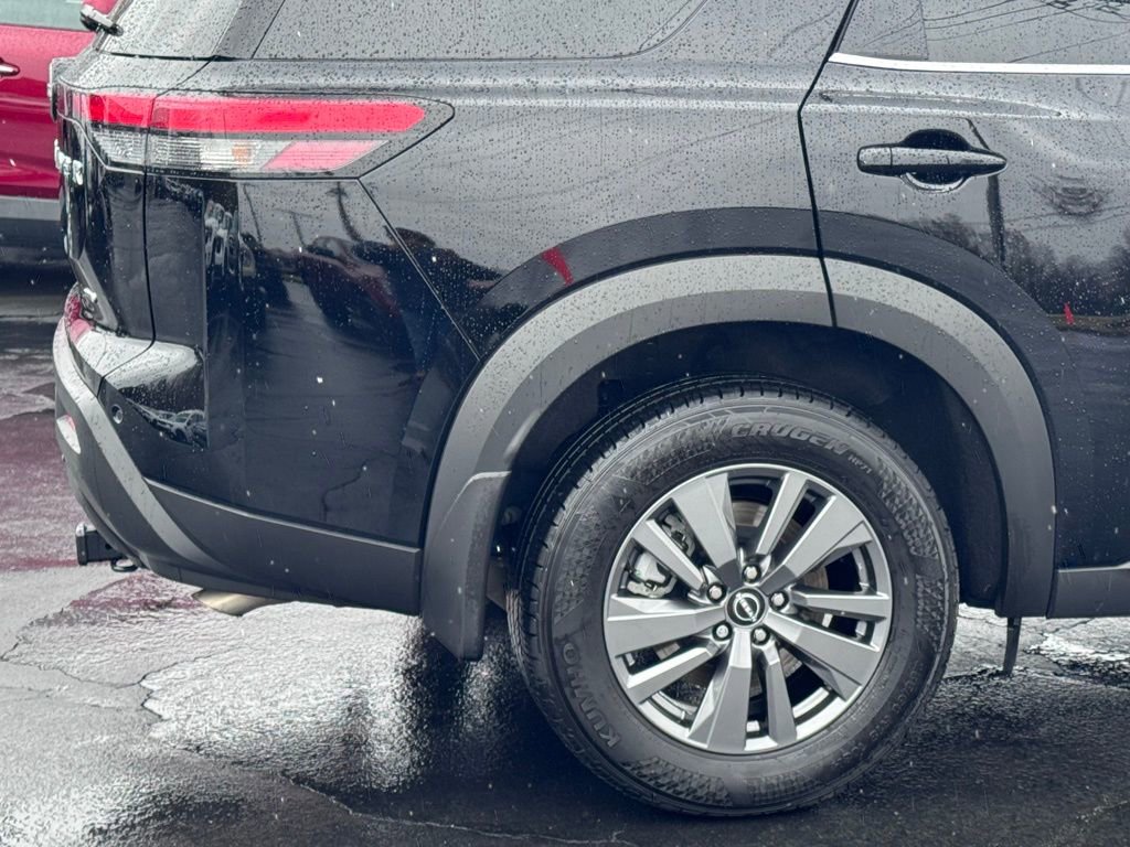 Used 2025 Nissan Pathfinder S image 39