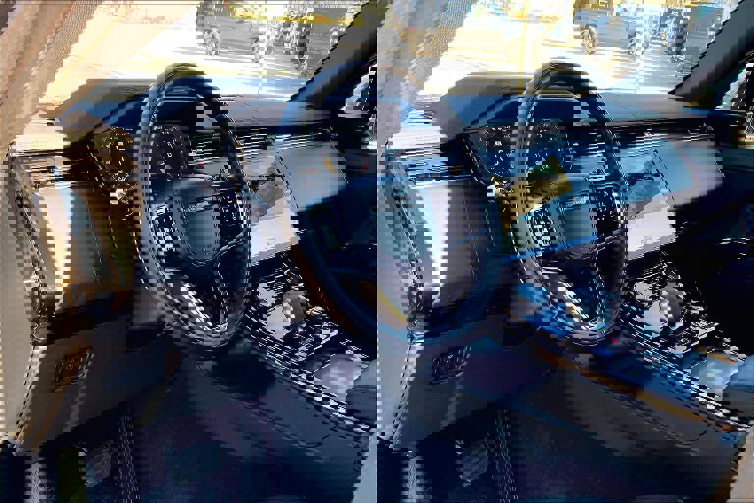 Used 2023 Land Rover Range Rover Sport SE image 17