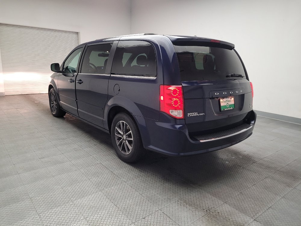 Used 2017 Dodge Grand Caravan SXT w/ Rear Park Assist Package FWD image 5