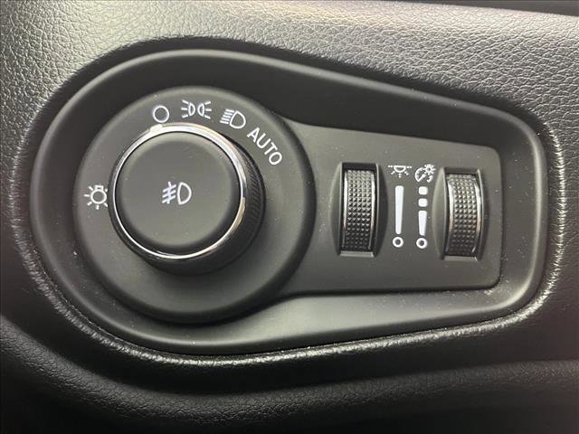 Used 2020 Jeep Renegade Latitude w/ Popular Equipment Group image 17