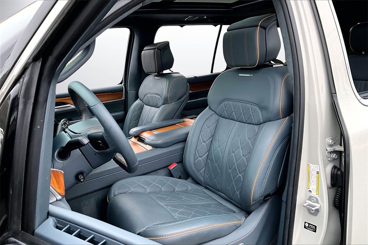 Used 2022 Jeep Grand Wagoneer Series III image 22