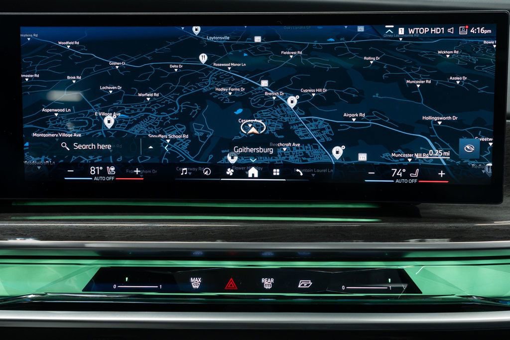 Used 2024 BMW 740i xDrive image 24