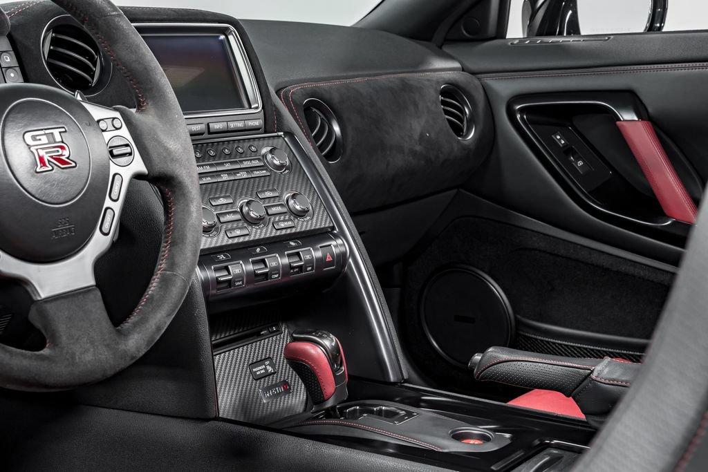 Used 2016 Nissan GT-R NISMO AWD/4WD image 20