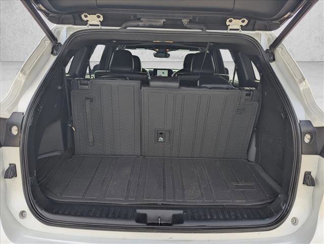 Used 2023 Toyota Highlander XSE FWD image 6