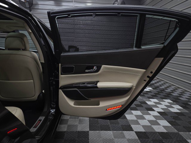 Used 2015 Kia K900 Premium w/ Interior Highline Package RWD image 37