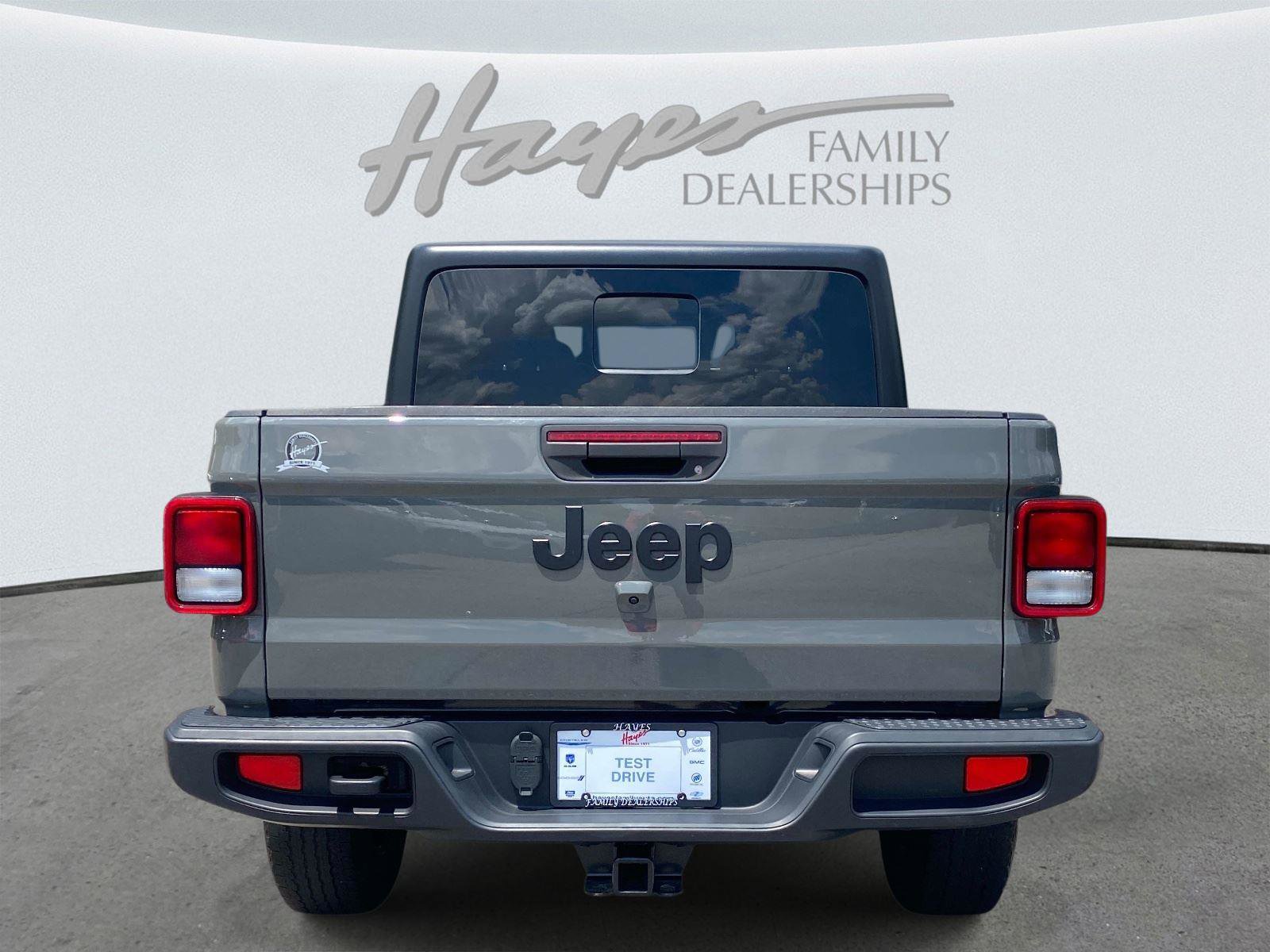 Used 2022 Jeep Gladiator Sport AWD/4WD image 4