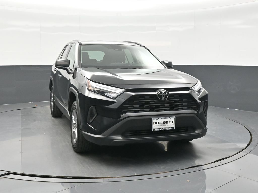 Used 2025 Toyota RAV4 LE image 18