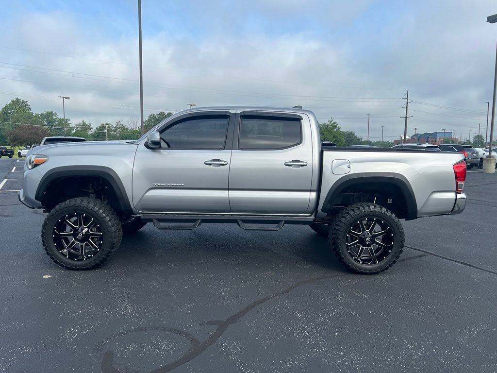 Used 2017 Toyota Tacoma TRD Off-Road w/ Tow Package (A/T) AWD/4WD image 3