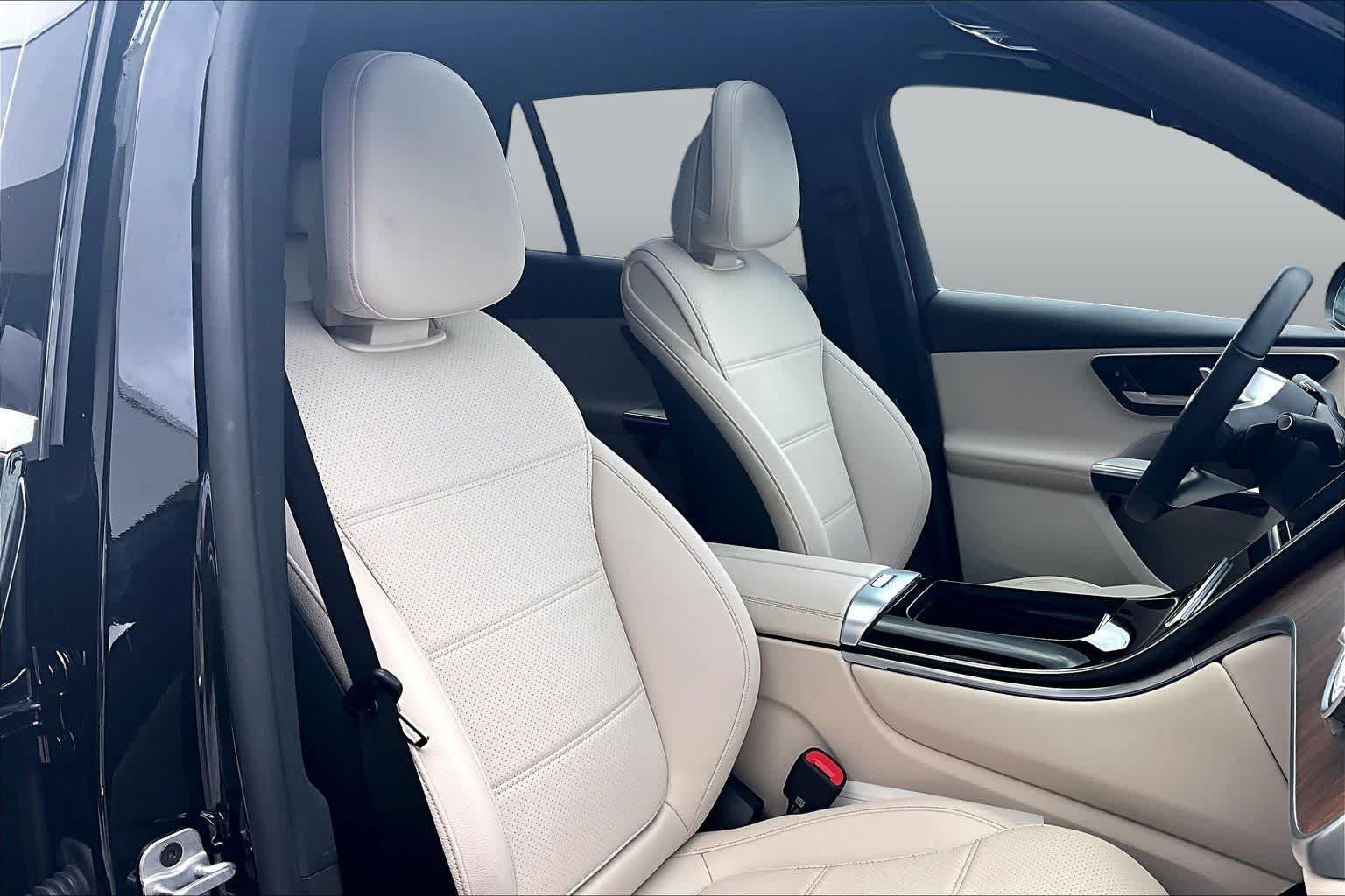 Used 2025 Mercedes-Benz GLC 300 image 9