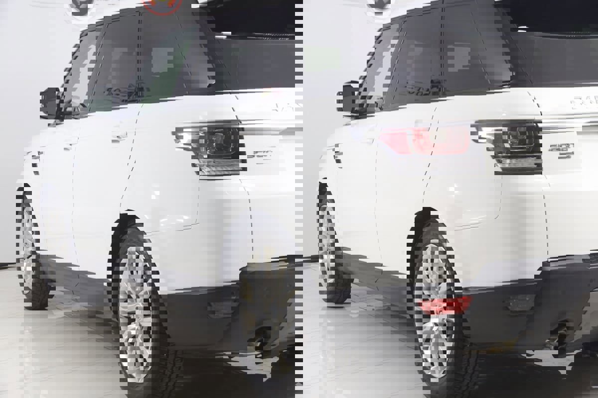 Used 2016 Land Rover Range Rover Sport SE image 24