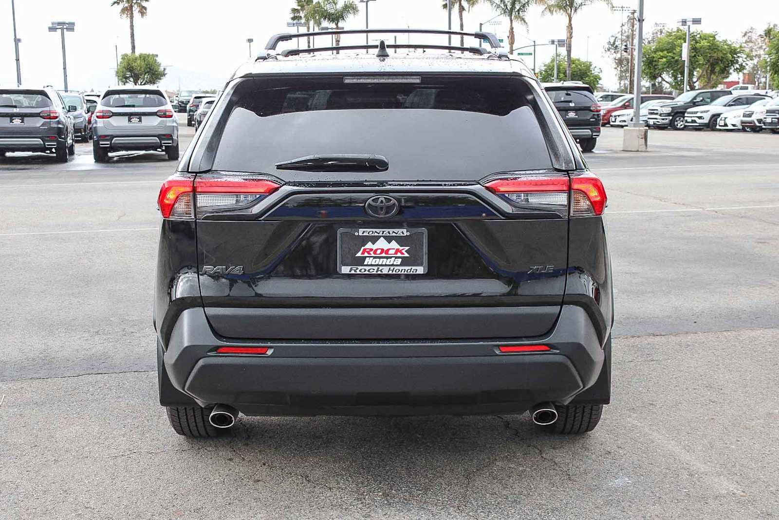 Used 2020 Toyota RAV4 XLE w/ Convenience Package FWD image 7