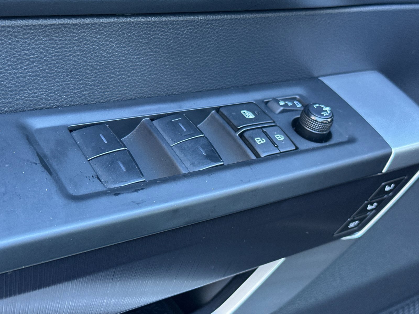 Used 2024 Toyota Tundra Platinum image 12