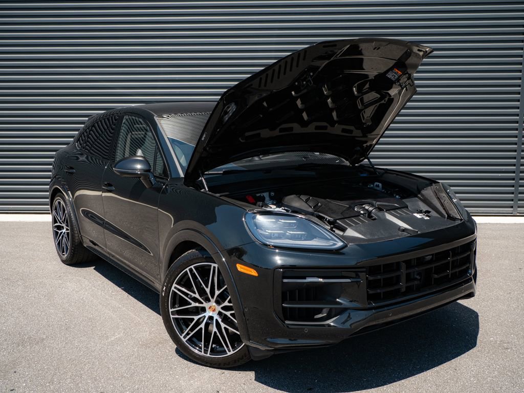 Used 2025 Porsche Cayenne GTS image 34