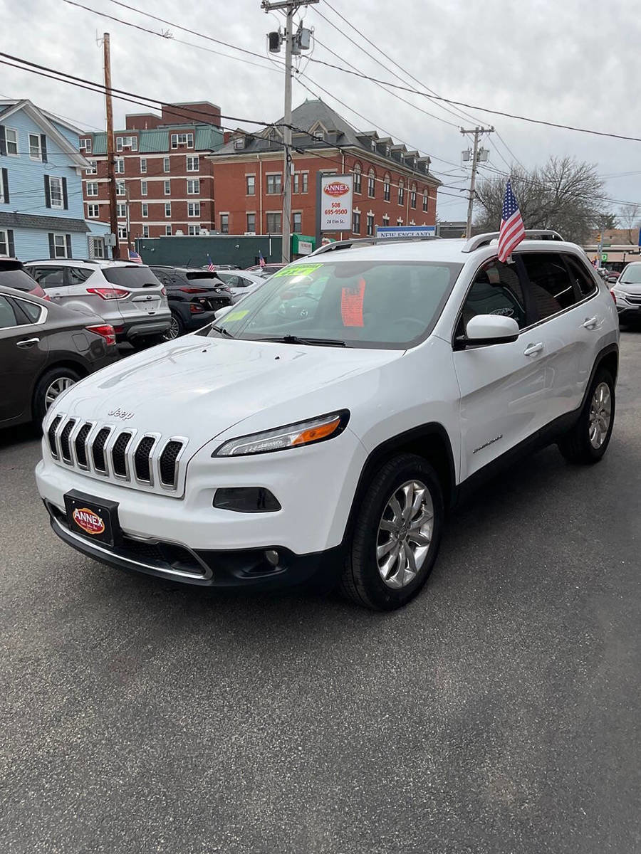 Used 2017 Jeep Cherokee Limited image 4