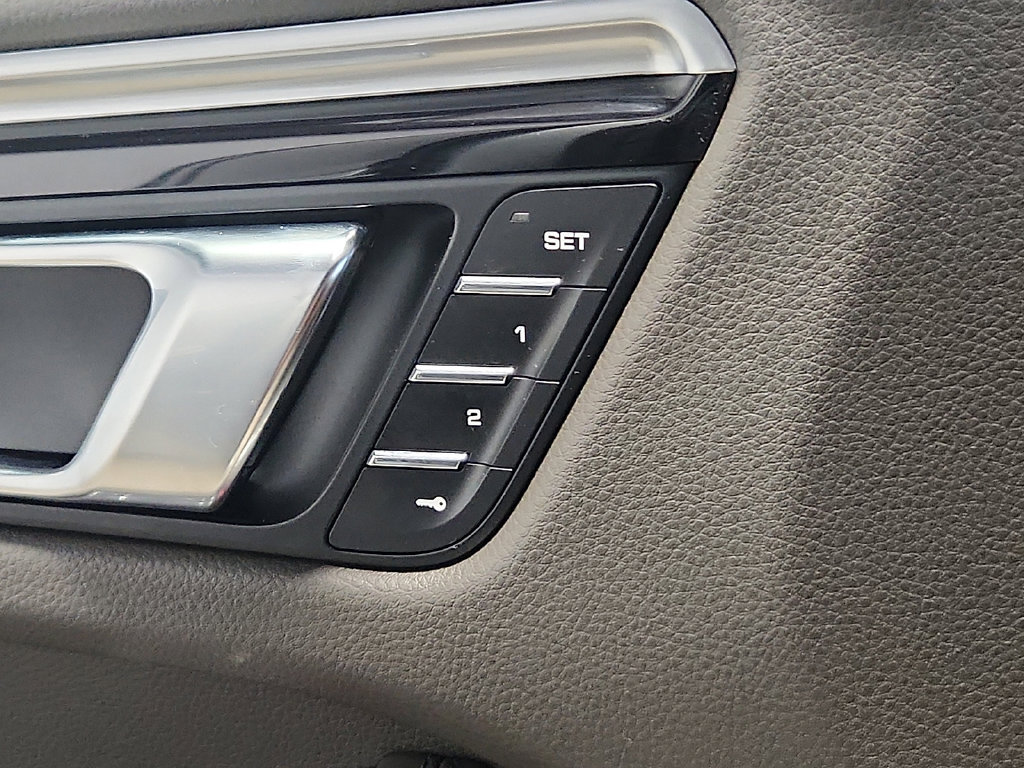 Used 2019 Porsche Macan AWD/4WD image 24