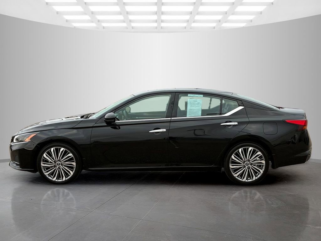Used 2025 Nissan Altima 2.5 SL FWD image 8