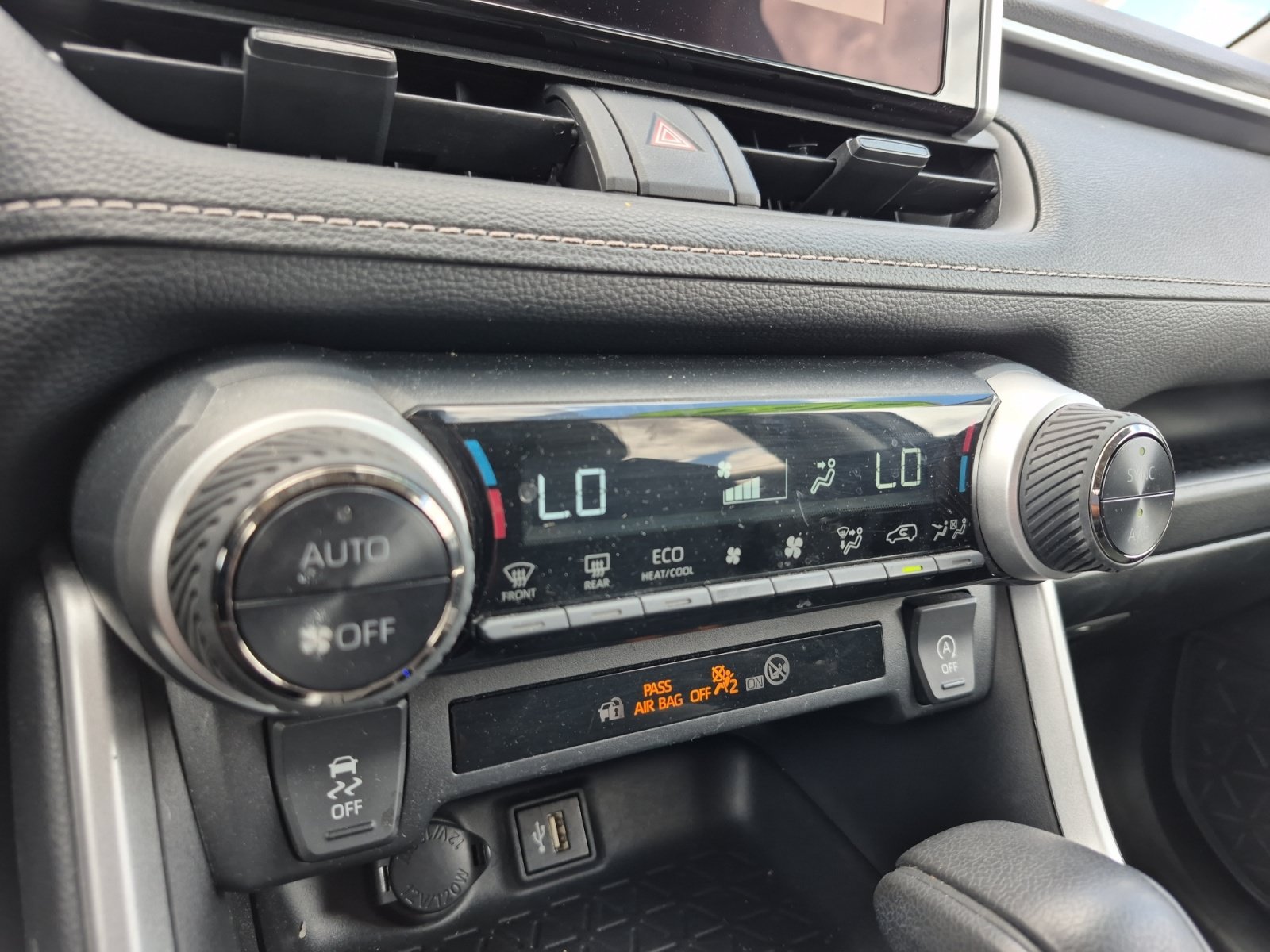 Used 2024 Toyota RAV4 XLE AWD/4WD image 17