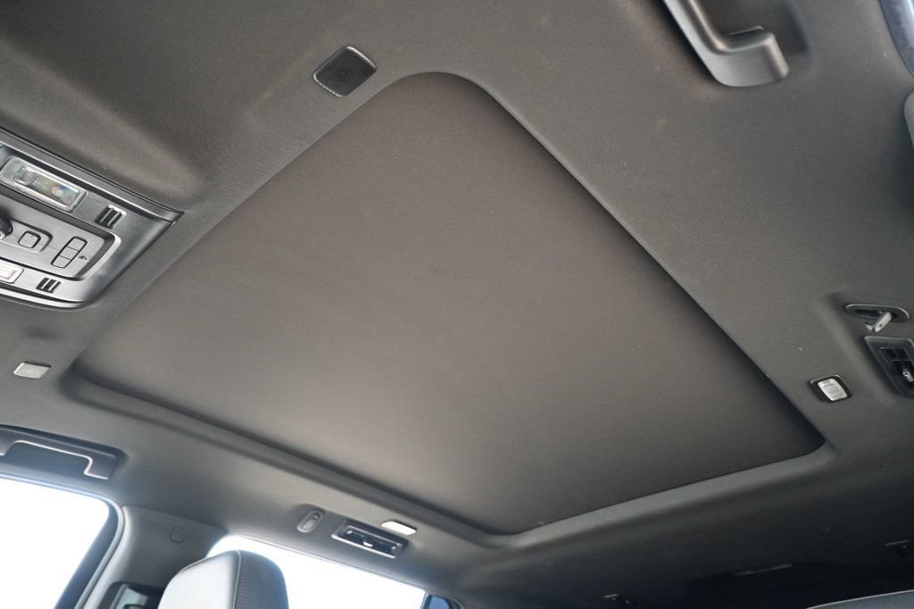 Used 2021 Chevrolet Suburban RST RWD image 20