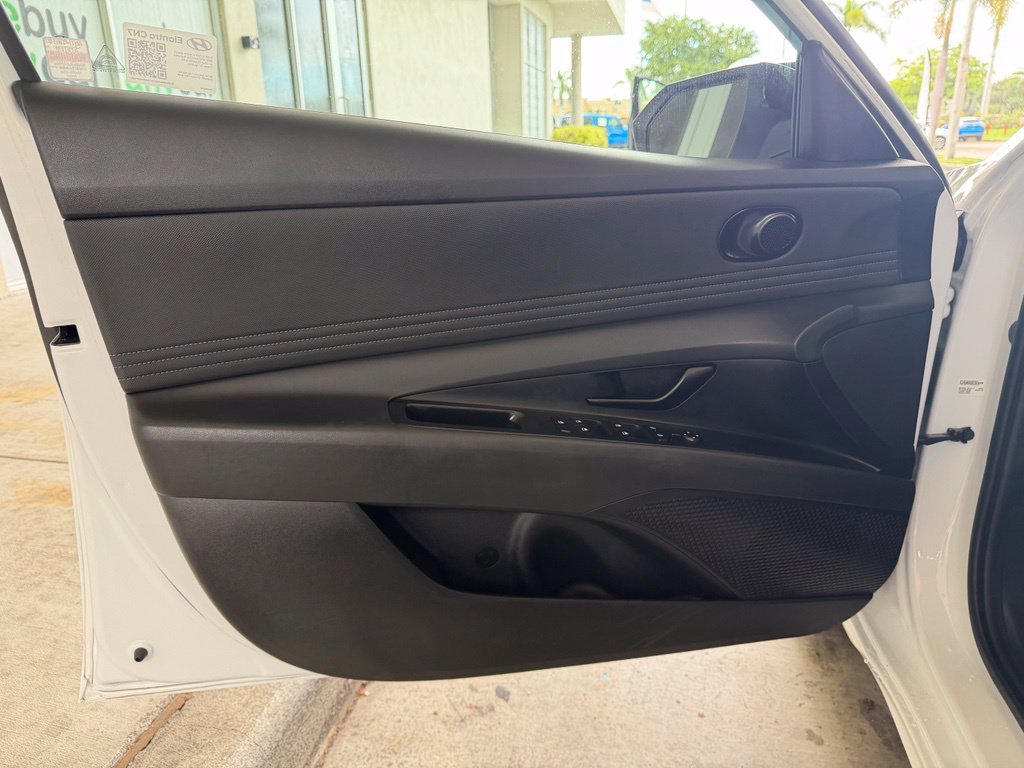 Used 2025 Hyundai Elantra Sport FWD image 31
