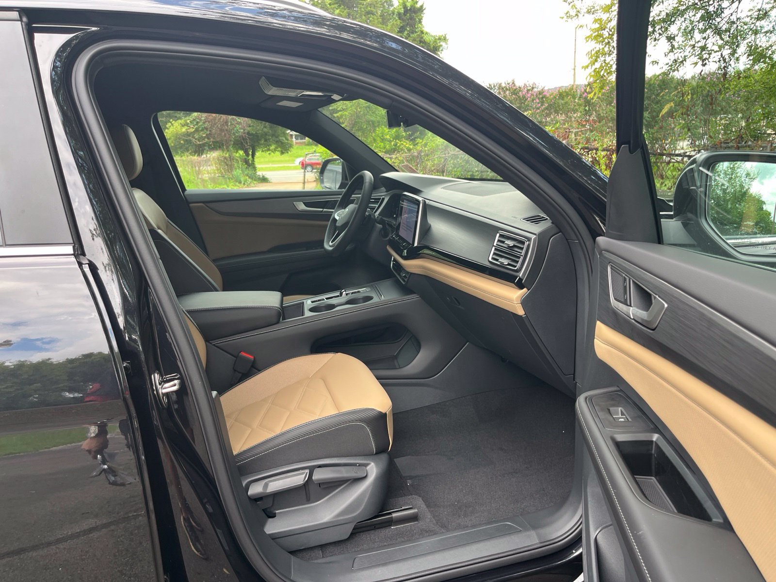 New 2026 Volkswagen Atlas Cross Sport SE FWD image 28