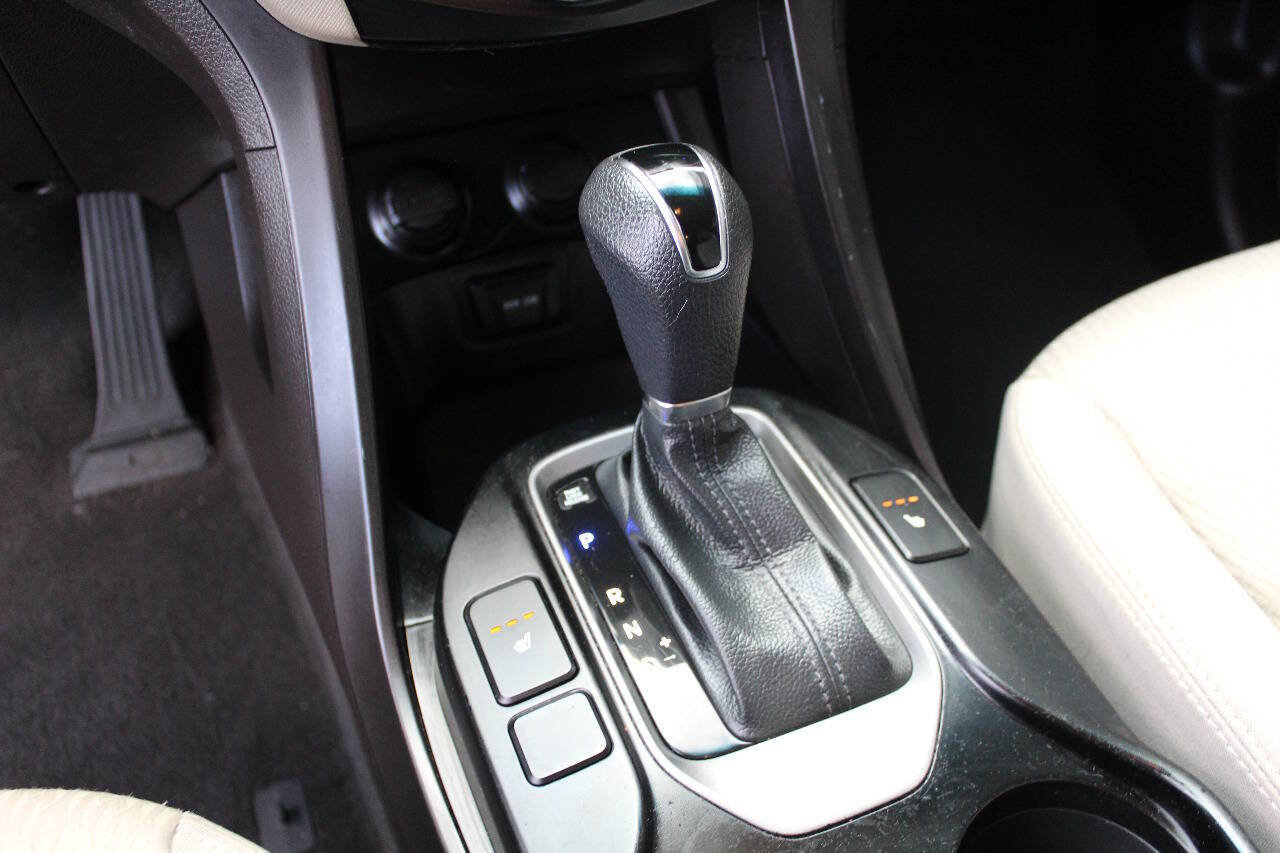 Used 2016 Hyundai Santa Fe SE w/ Cargo Package image 19