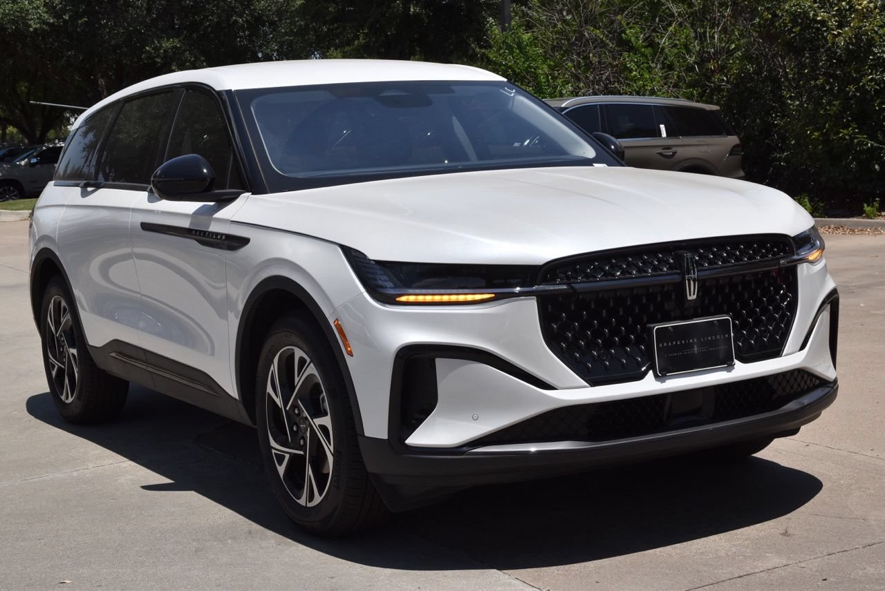 New 2026 Lincoln Nautilus Premier w/ Jet Appearance Package AWD/4WD image 3