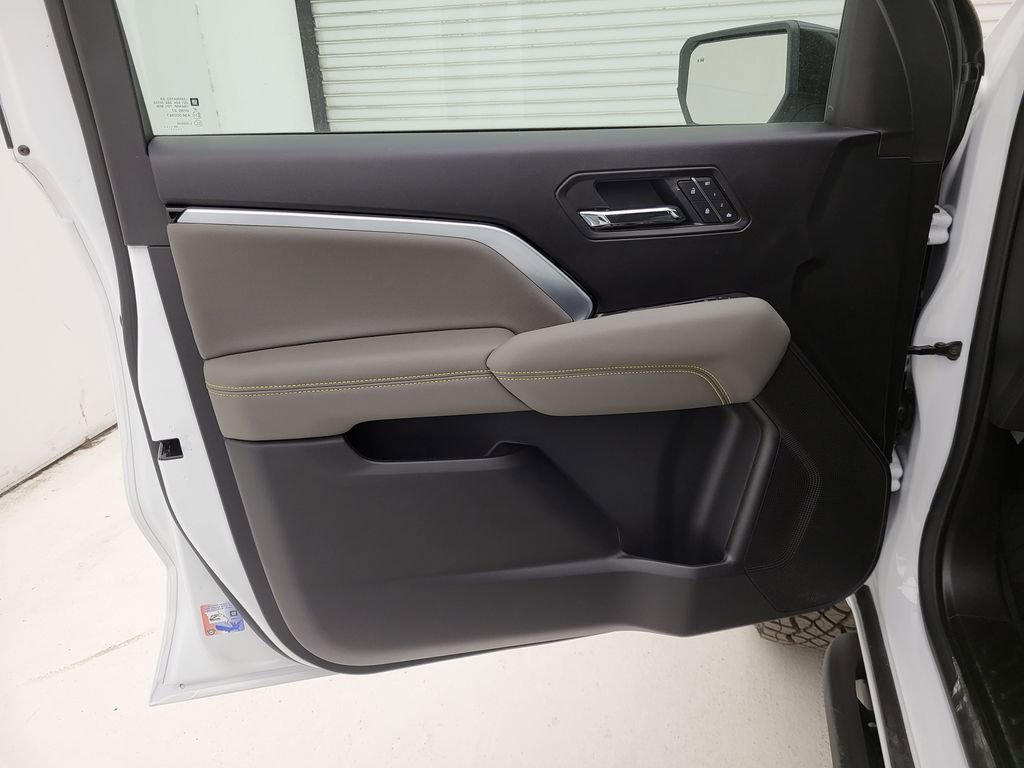 New 2026 Chevrolet Colorado ZR2 w/ Technology Package image 32