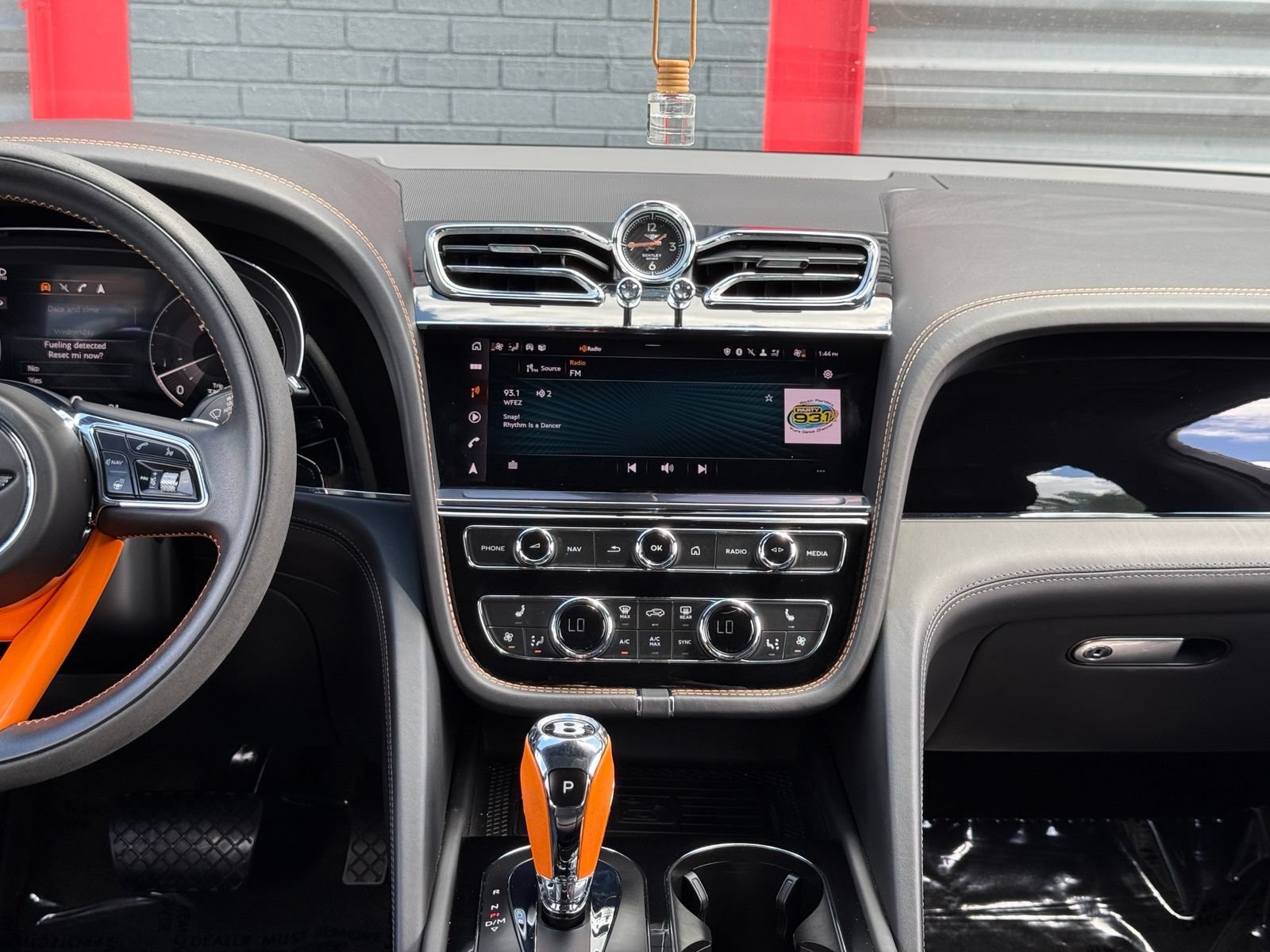 Used 2023 Bentley Bentayga AWD/4WD image 42