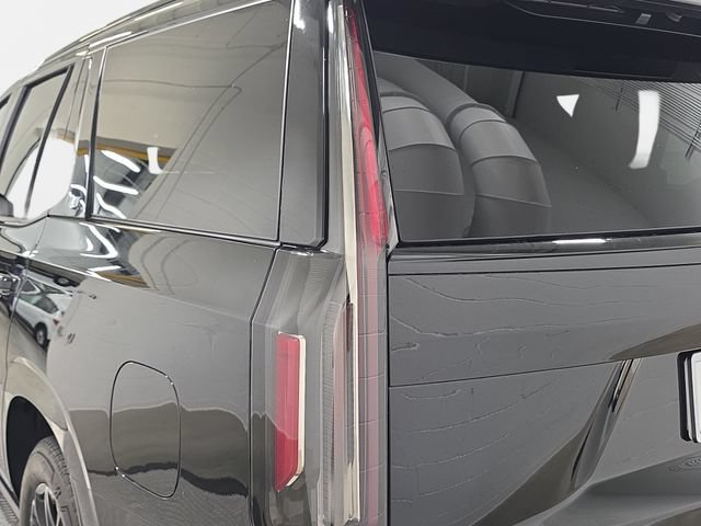 Certified 2023 Cadillac Escalade Sport Platinum w/ LPO, ONYX Package AWD/4WD image 29