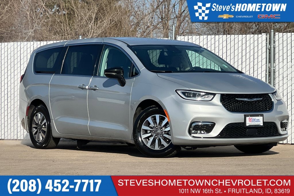 Used 2024 Chrysler Pacifica Select image 1