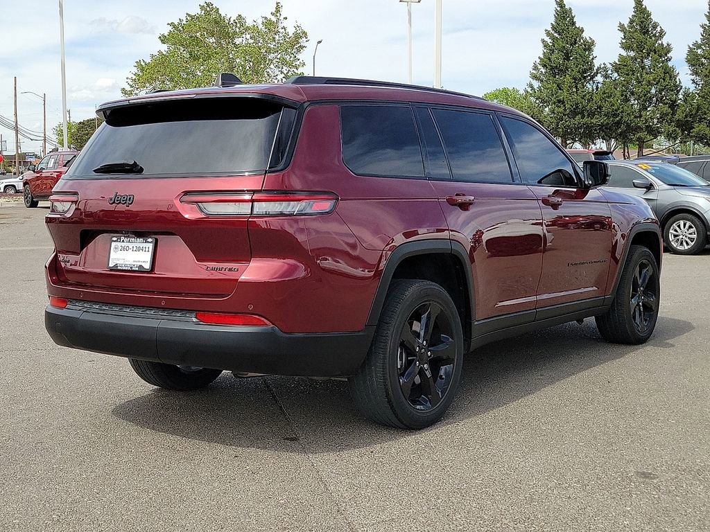 Used 2024 Jeep Grand Cherokee L Limited w/ Black Appearance Package AWD/4WD image 11