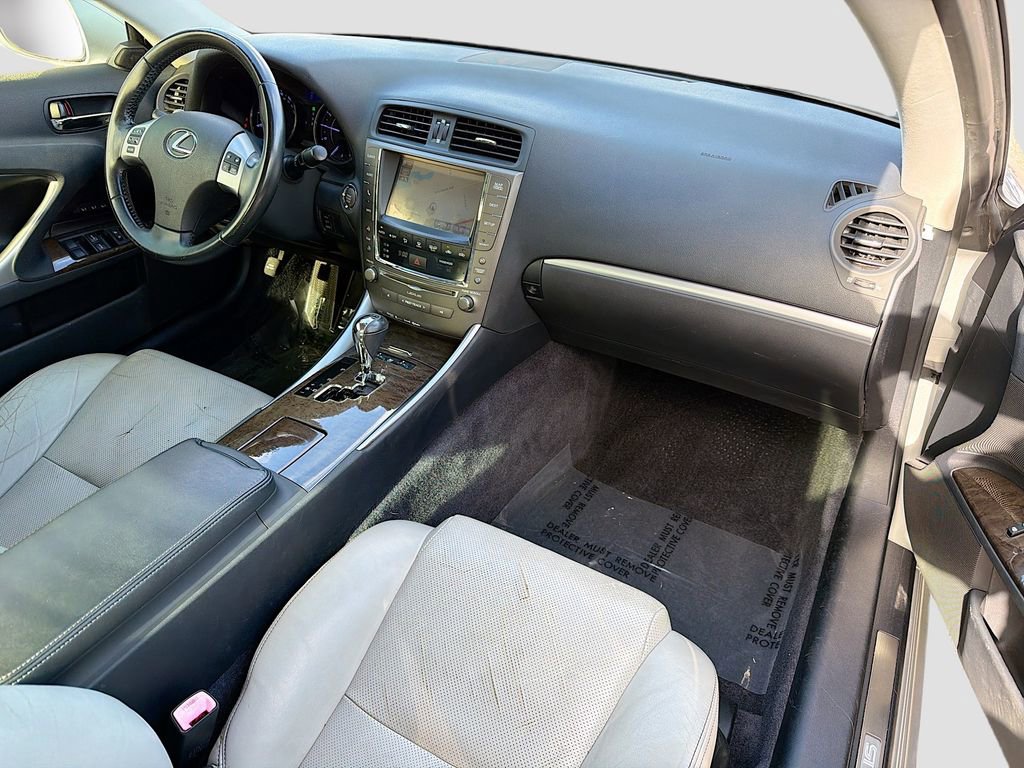 Used 2015 Lexus IS 250C w/ Luxury Package image 13