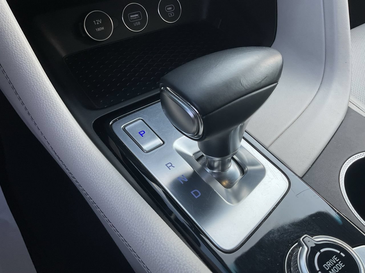 Used 2025 Genesis G70 2.5T RWD image 24
